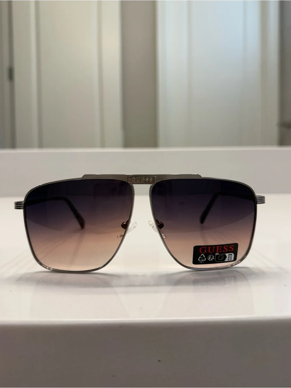 GUESS Aviator Sunglasses in GRADIENT Brown NWOT - Picture 1 of 13